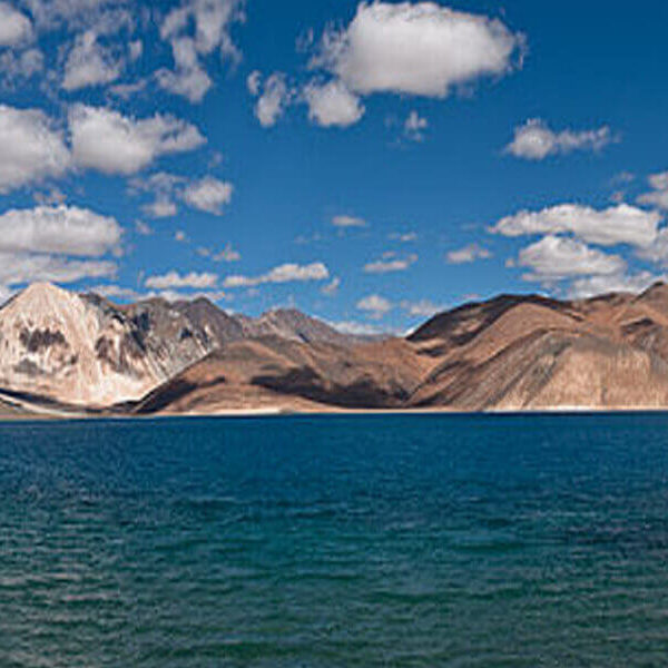 11Mesmerising Lakes, Passes with Magnetic Hill Tour